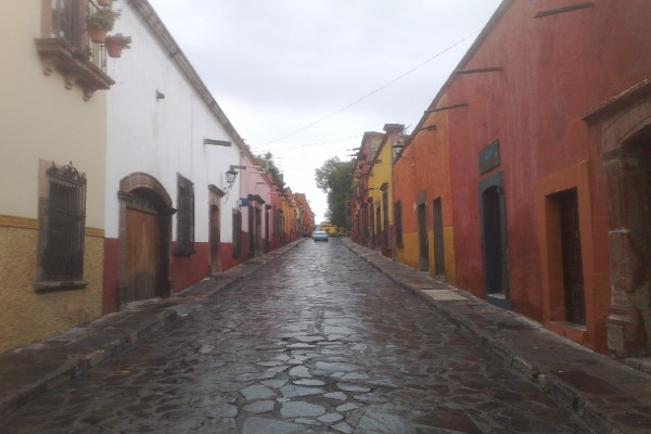 une rue du vieux centre historique de San Miguel de Allende